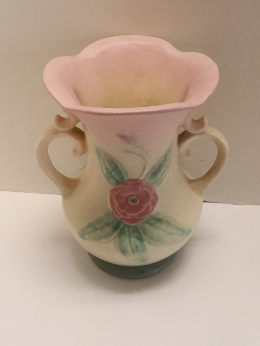 Vintage Original Hull Pottery Wildflower Vase 61/2 Very Good Condition